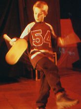 Diabolo kreist ums Bein